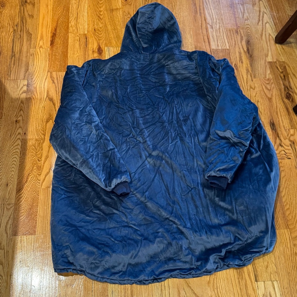 The Comfy Wearable Hoodie Blanket Navy Blue One Size Fits All - Picture 3 of 9